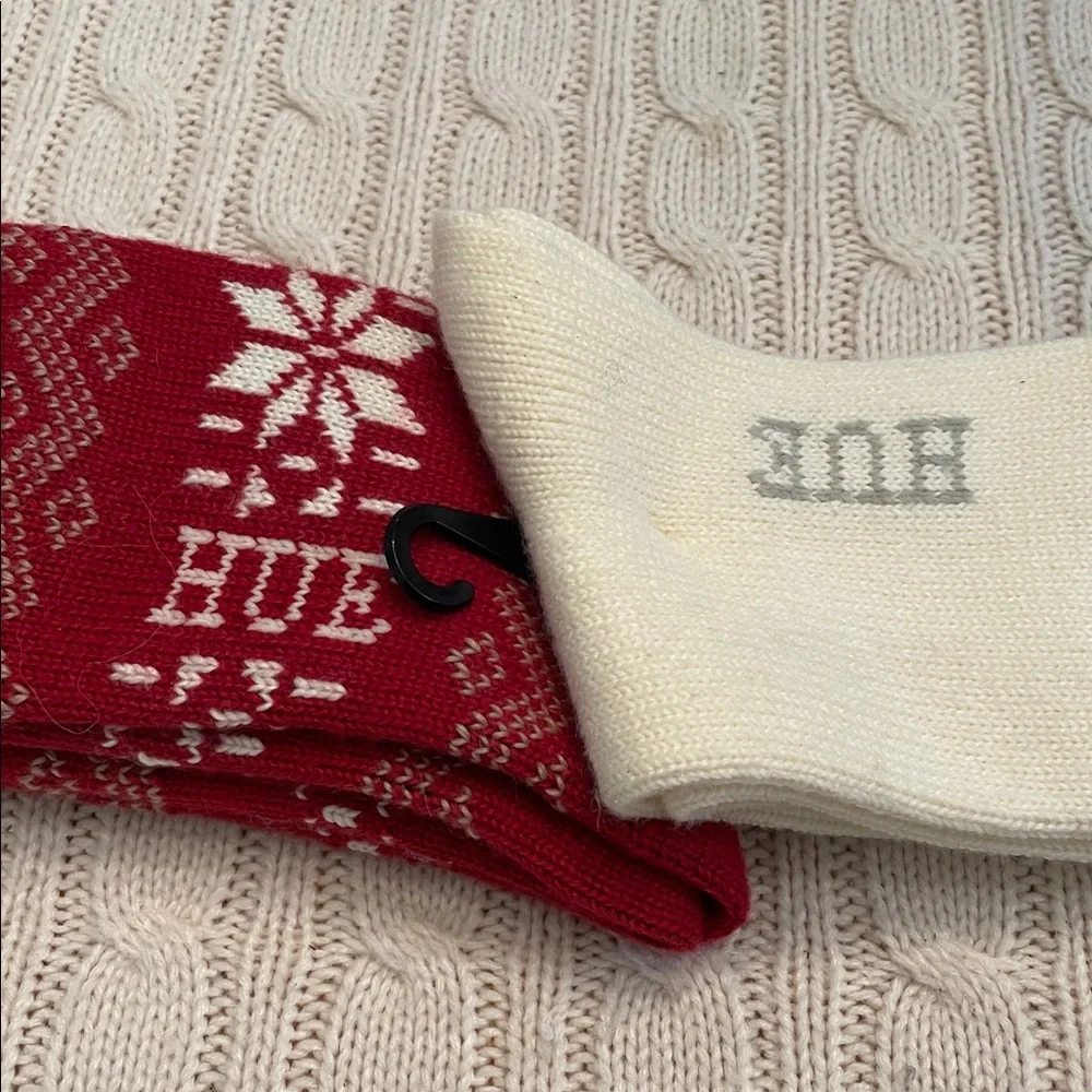 NWT Hue Women’s socks 2 pack-1 cream/1 red w/ snowflakes soft warm heavy weight